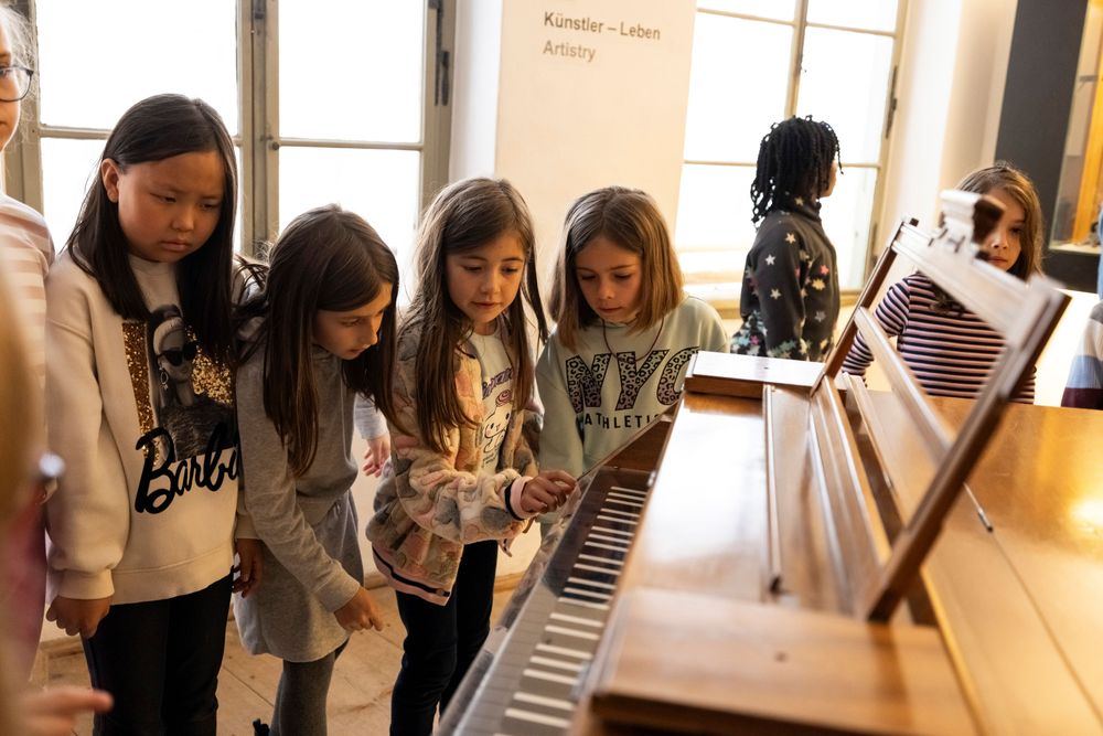 Kinder im Museum