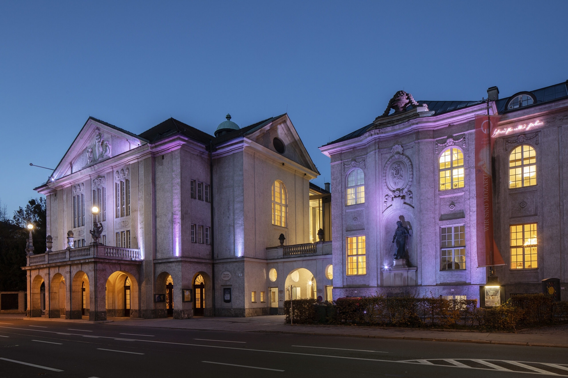 Nachtansicht vom Großen Saal Nachtansicht vom Großen Saal